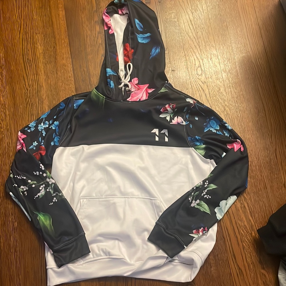 Sweatshirt with flowers